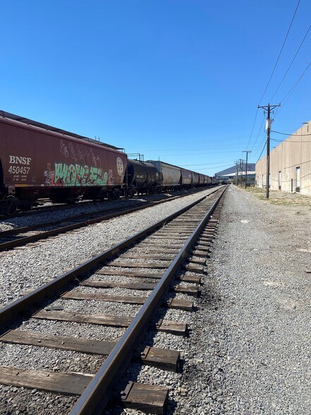 More Photos Of 2200-2202 E Randol Mill Rd, Arlington Warehouse For Lease