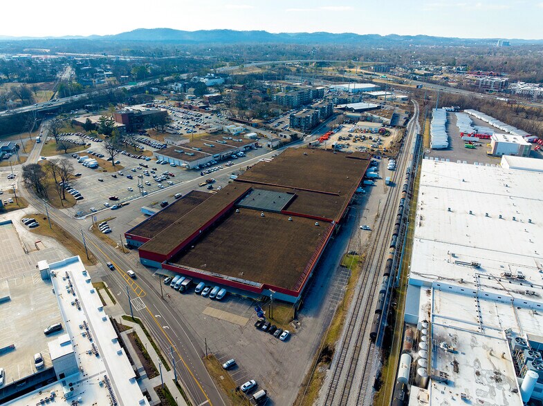 More Photos Of 2461-2517 Bransford Ave, Nashville Distribution For Lease