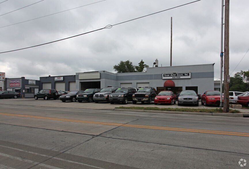 More Photos Of 7953 Wornall Rd, Kansas City Auto Repair For Sale