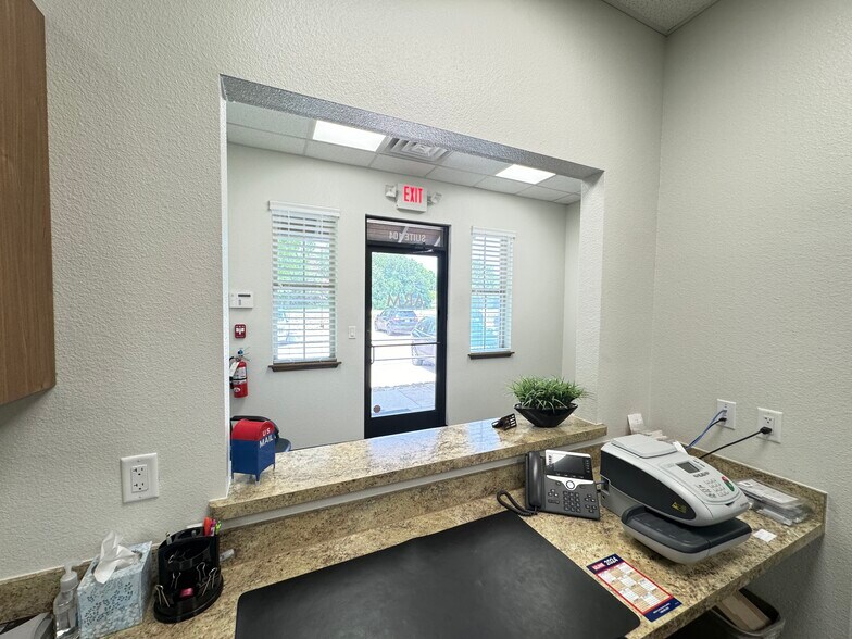 More Photos Of 1011 Surrey Ln, Flower Mound Office For Lease
