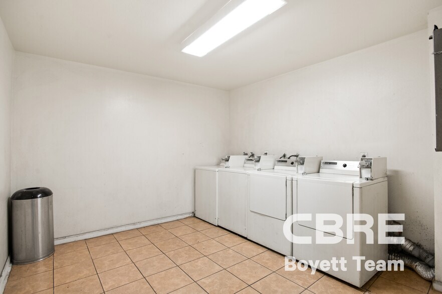 More Photos Of 6590 Hazeltine Ave, Van Nuys Apartments For Sale