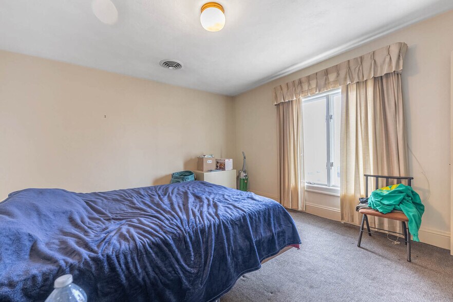 More Photos Of 227 E Cecil St, Springfield Restaurant For Sale