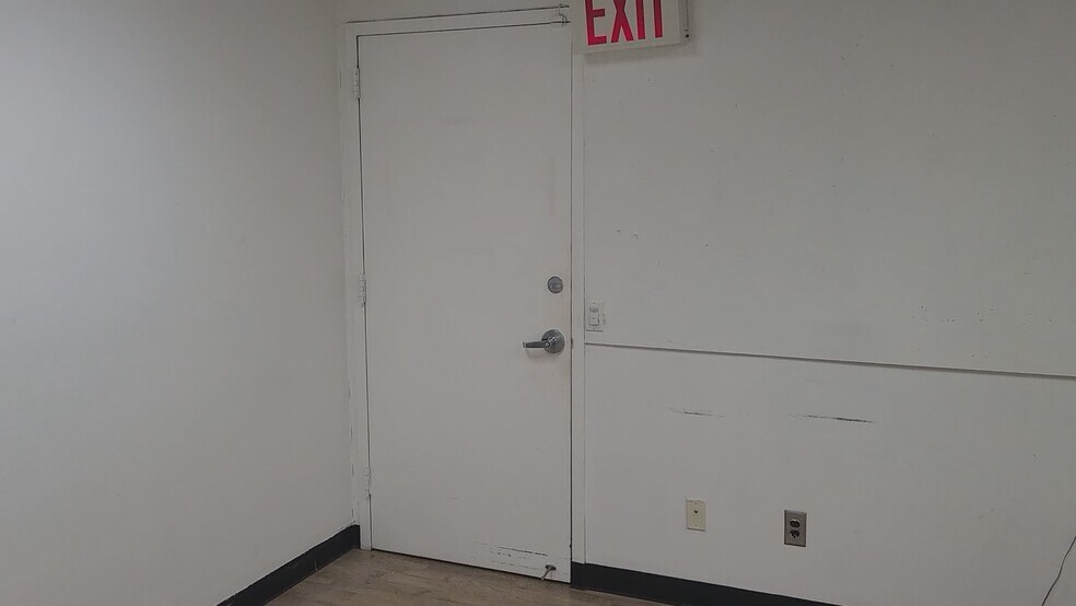 More Photos Of 305 Seventh Ave, New York Office For Lease