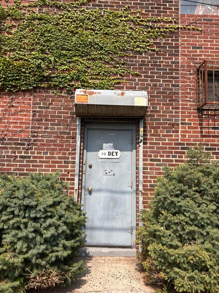 More Photos Of 9-13 Dey St, Newark Warehouse For Sale