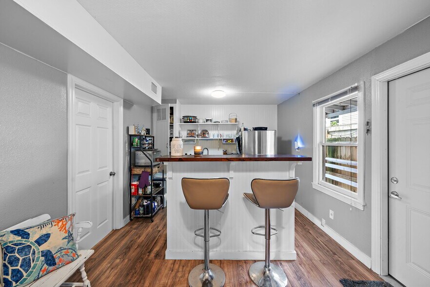 More Photos Of 609 Sealy St, Galveston Apartments For Sale