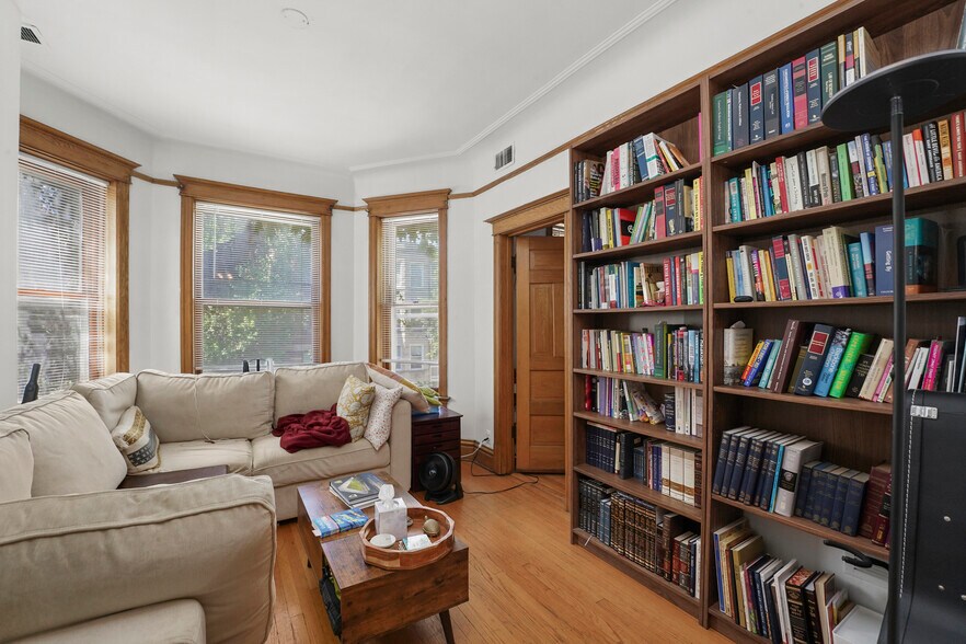 More Photos Of 3135 N Clifton Ave, Chicago Apartments For Sale