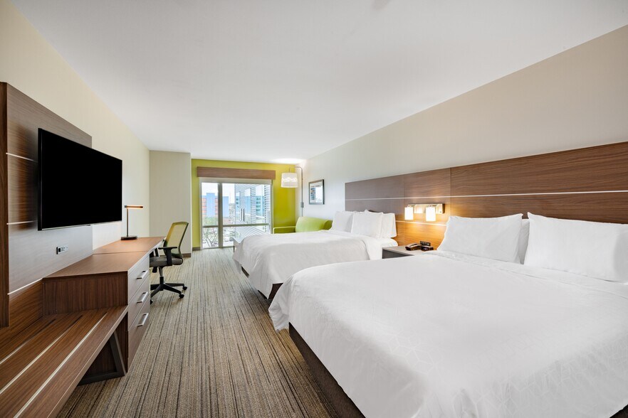 More Photos Of 905 O St, Lincoln Hotel For Sale