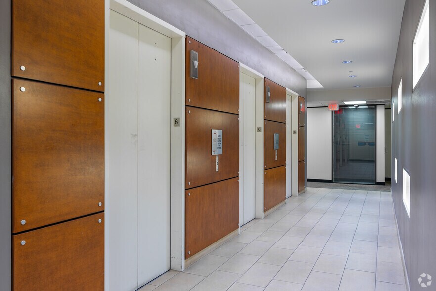 More Photos Of 1919 N Loop W, Houston Medical For Lease