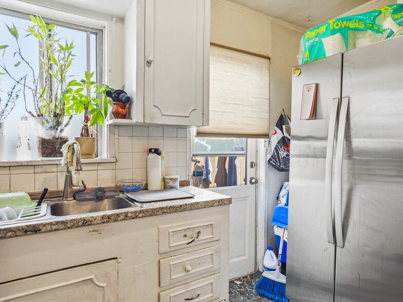 More Photos Of 1218 N Hollywood Way, Burbank Multifamily For Sale