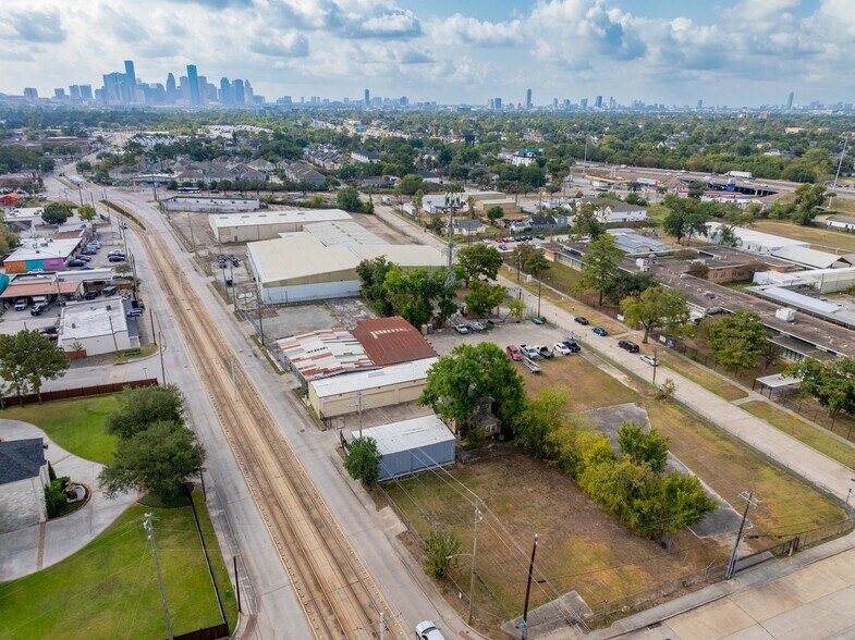 More Photos Of 4909 Fulton St, Houston Warehouse For Lease