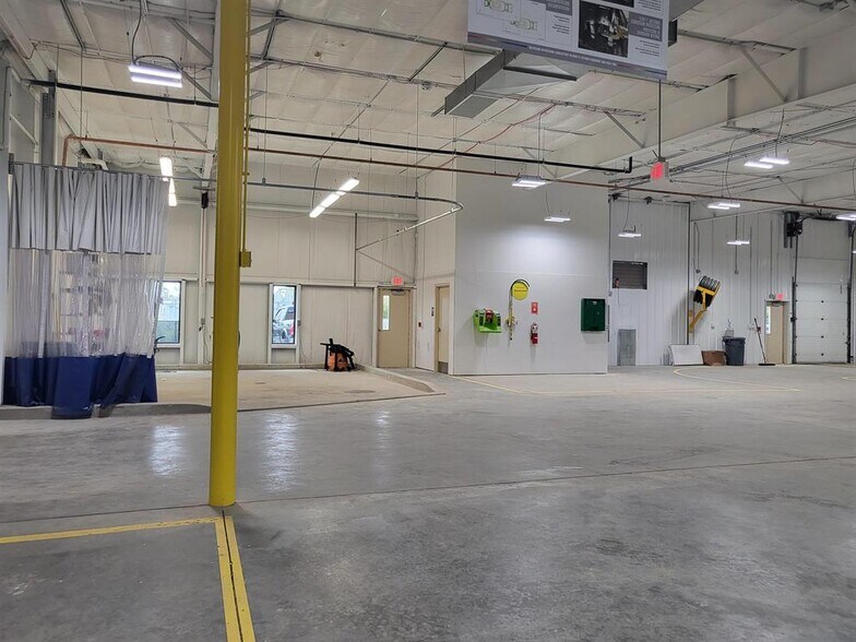 More Photos Of 1465 S Washburn St, Oshkosh Industrial For Sale