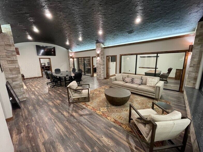 More Photos Of 4640 S Treadaway Blvd, Abilene Office For Lease