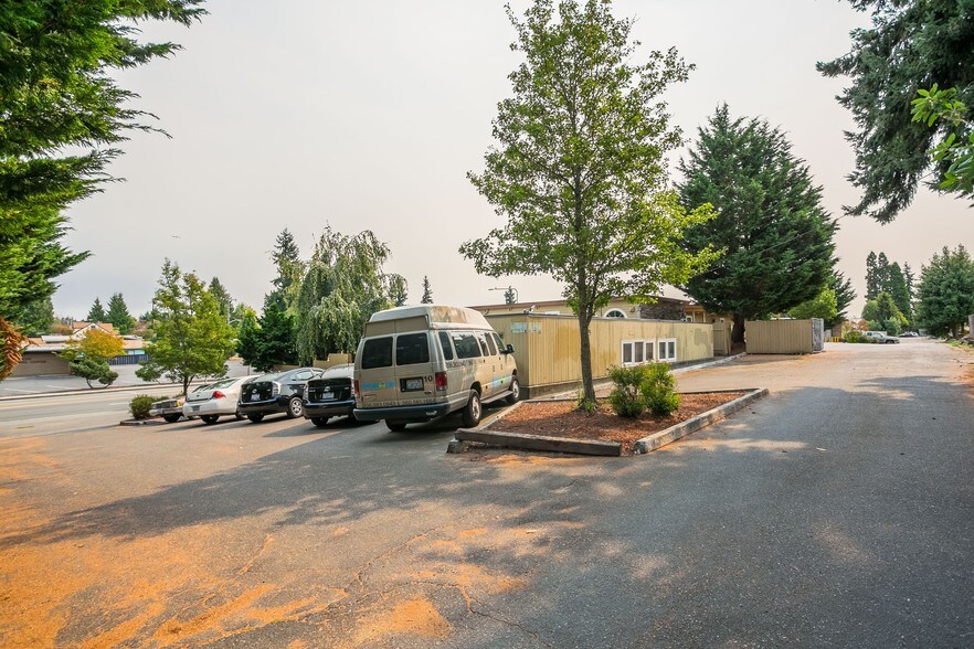 More Photos Of 14235-14237 Ambaum Blvd SW, Burien General Retail For Lease