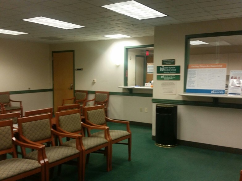 More Photos Of 2002 Medical Pky, Annapolis Hospital For Lease