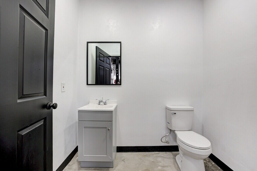 More Photos Of 1809 S Eastern Ave, Moore Auto Repair For Sale