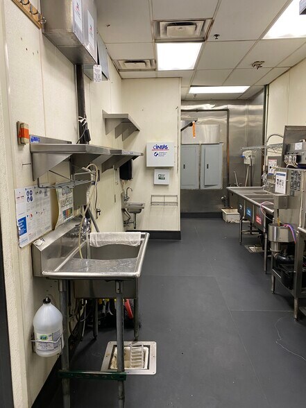 More Photos Of 1530 16th St, Denver Office For Sale