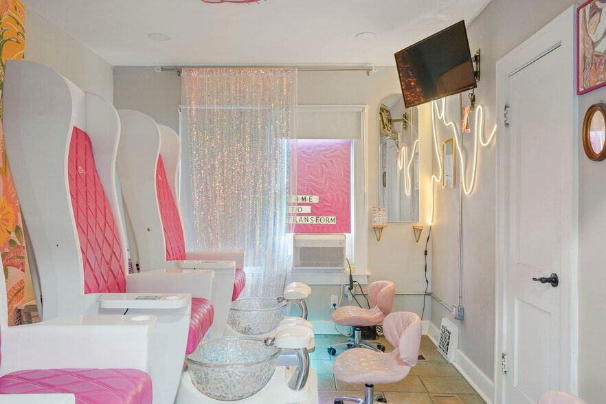 More Photos Of 1530 Geneva St, Aurora General Retail For Sale