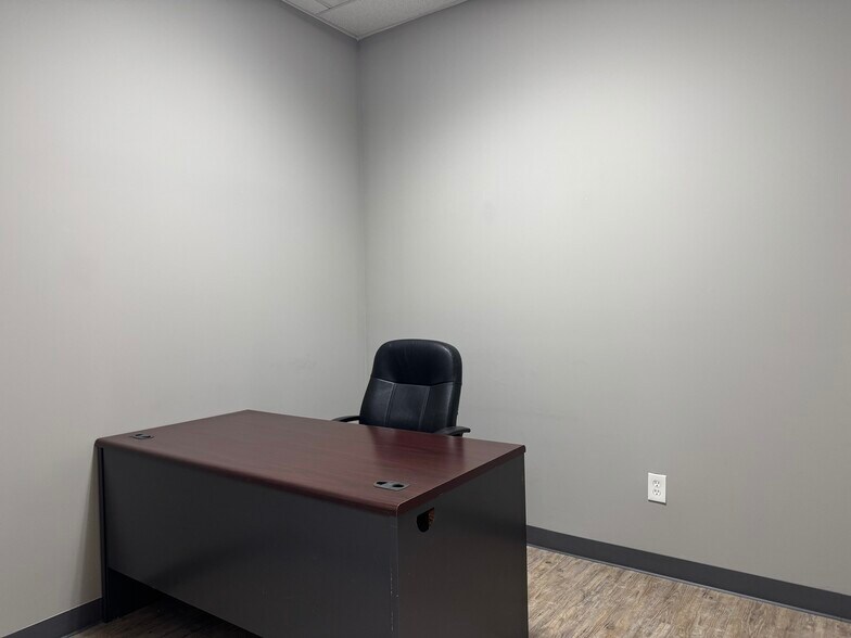 More Photos Of 55951 Gratiot Ave, Chesterfield Office For Sale