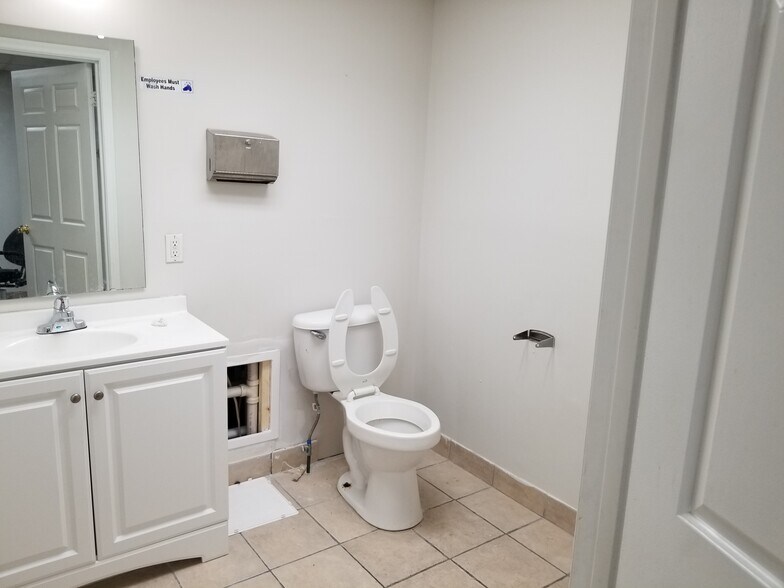 More Photos Of 4700 Stamp Rd, Marlow Heights General Retail For Lease