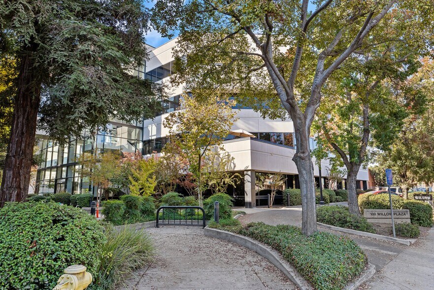 More Photos Of 100 Willow Plz, Visalia Medical For Sale