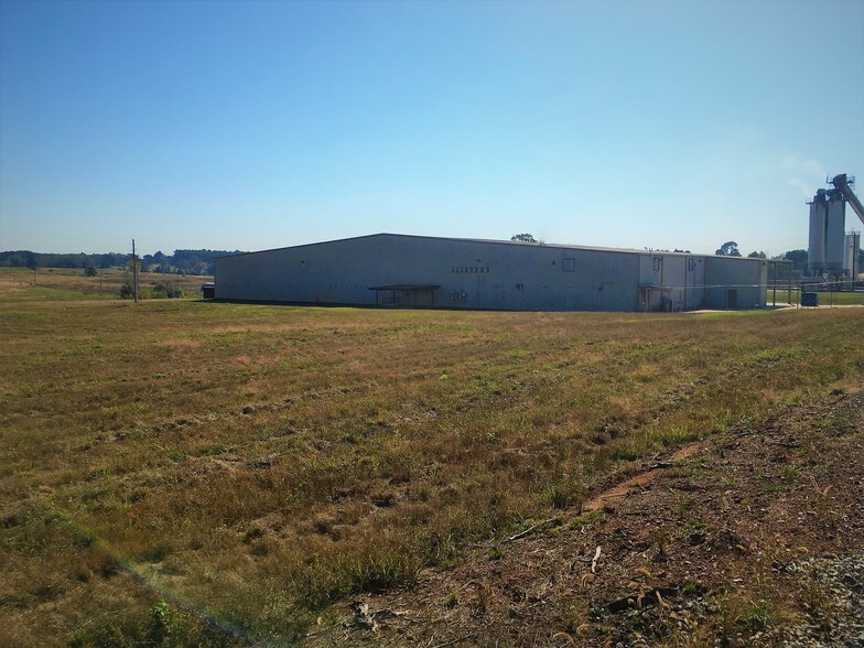 More Photos Of 1108 Commerce St, Marshall Manufacturing For Sale