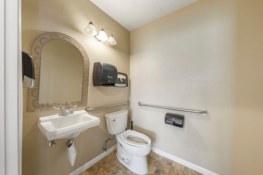 More Photos Of 143 S Main St, Phoenix Office For Sale