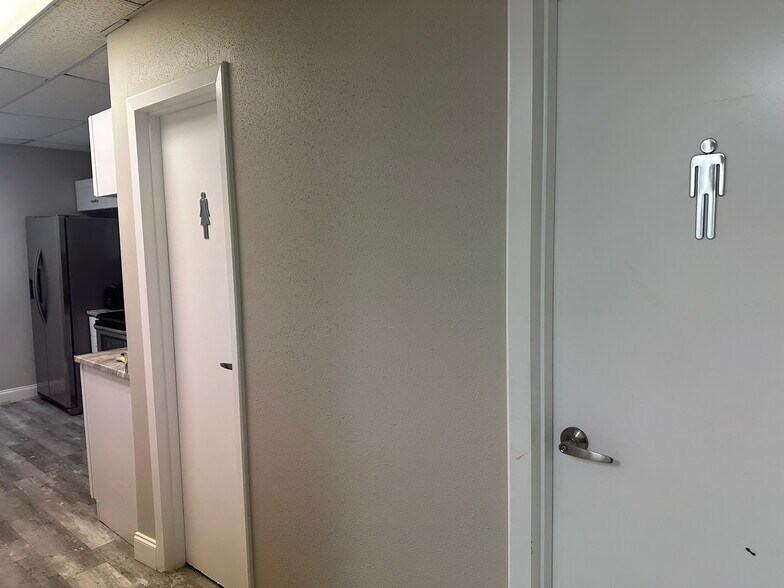 More Photos Of 710 1st Ave SW, Largo Office For Lease