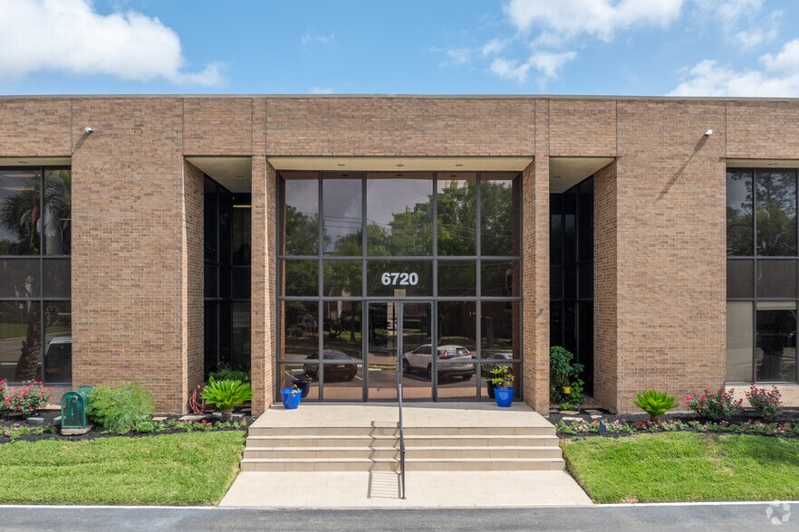 More Photos Of 6720 Sands Point Dr, Houston Office For Lease