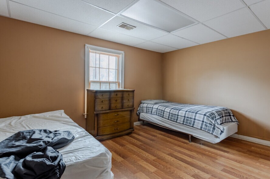 More Photos Of 1456 Dixon Rd, Elgin Assisted Living For Sale