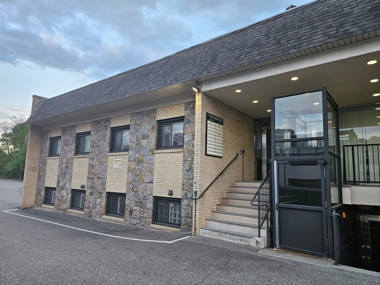 Primary Photo Of 164 Commack Rd, Commack Medical For Lease