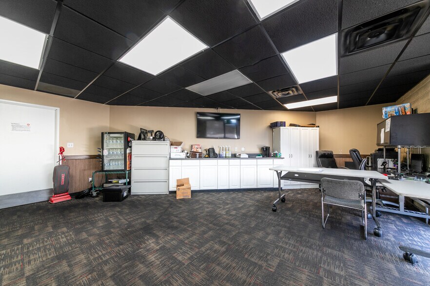 More Photos Of 1433 E Route 66, Glendora Unknown For Lease