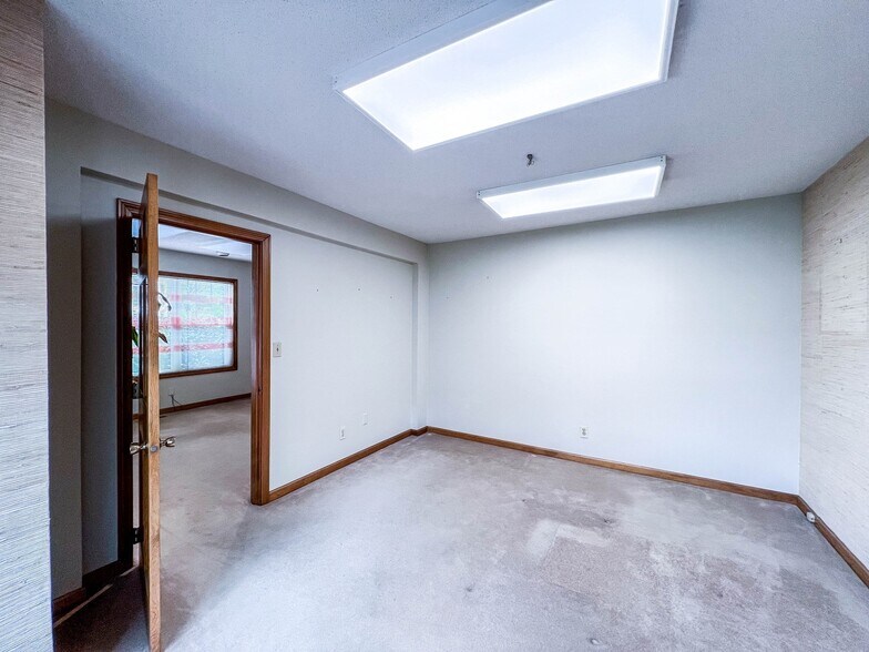 More Photos Of 300 Worcester Rd, Framingham Office For Sale