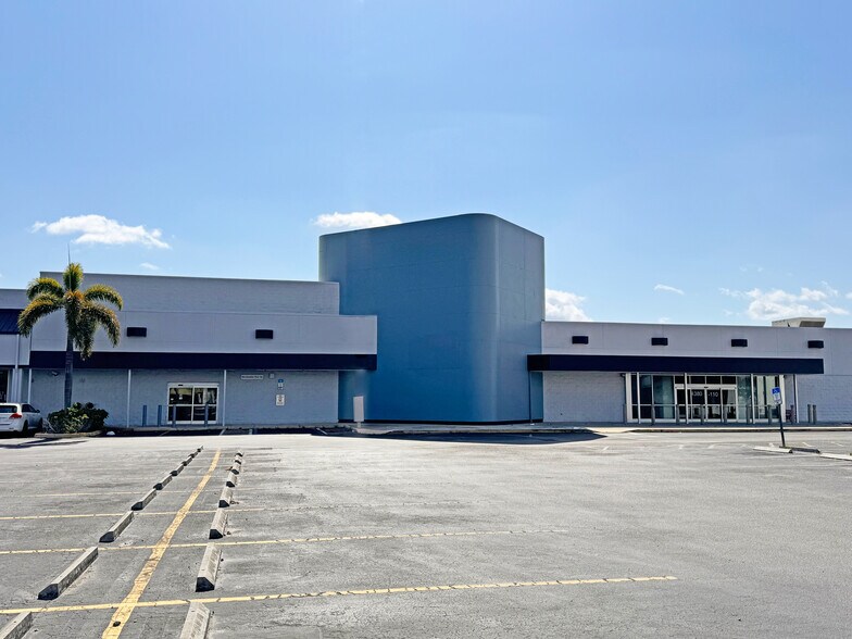 Primary Photo Of 4300-4380 S Cleveland Ave, Fort Myers Unknown For Lease