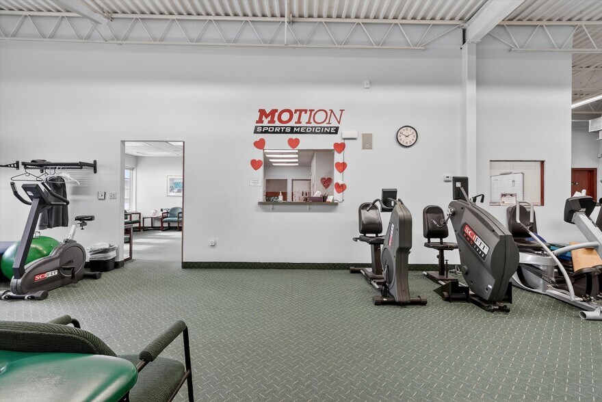 More Photos Of 24-26 Liberty Square Mall, Stony Point Office For Sale