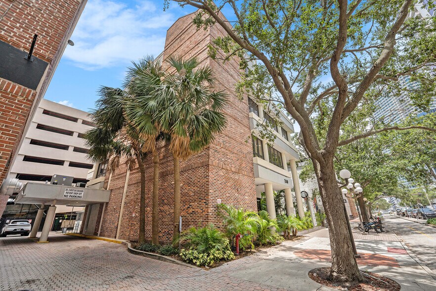 More Photos Of 240 1st Ave S, Saint Petersburg Loft Creative Space For Sale