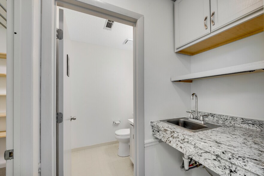 More Photos Of 11205 Alpharetta Hwy, Roswell Office Residential For Sale