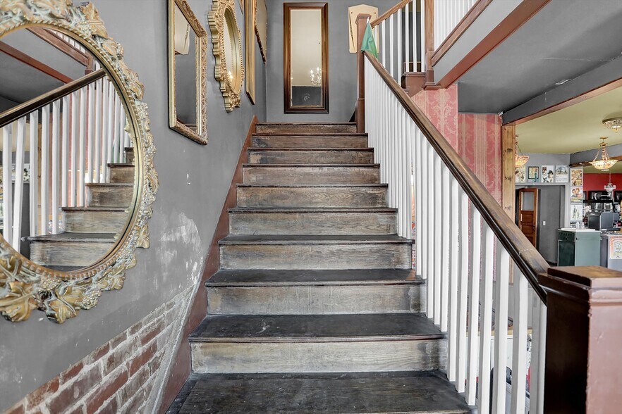 More Photos Of 111 S Walnut St, Edinburgh Theater Concert Hall For Sale