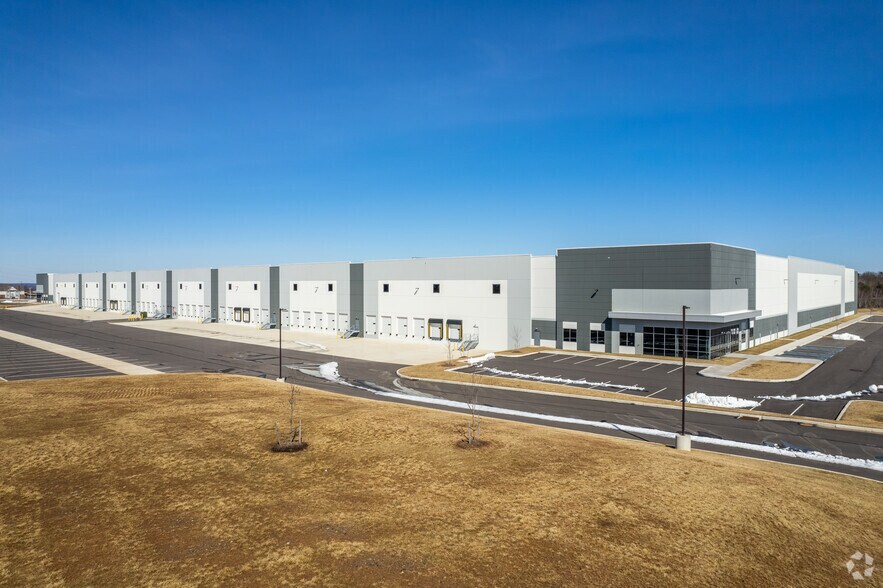 More Photos Of 101 Commerce Dr, Hazleton Distribution For Lease