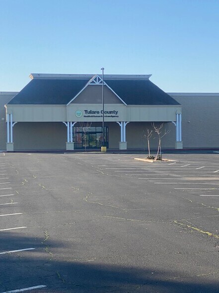 More Photos Of 2270 E El Monte Way, Dinuba Storefront For Lease