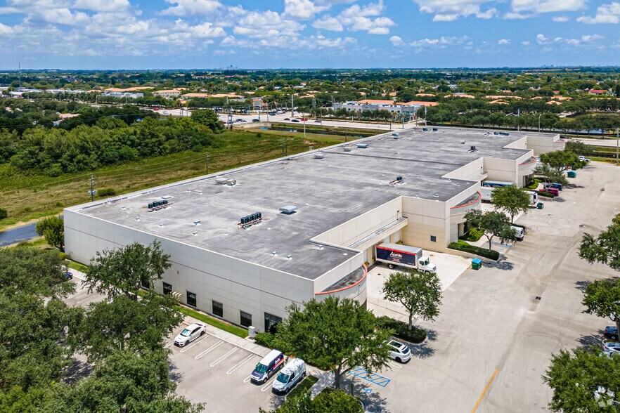 More Photos Of 2705-2785 N Commerce Pky, Miramar Manufacturing For Lease