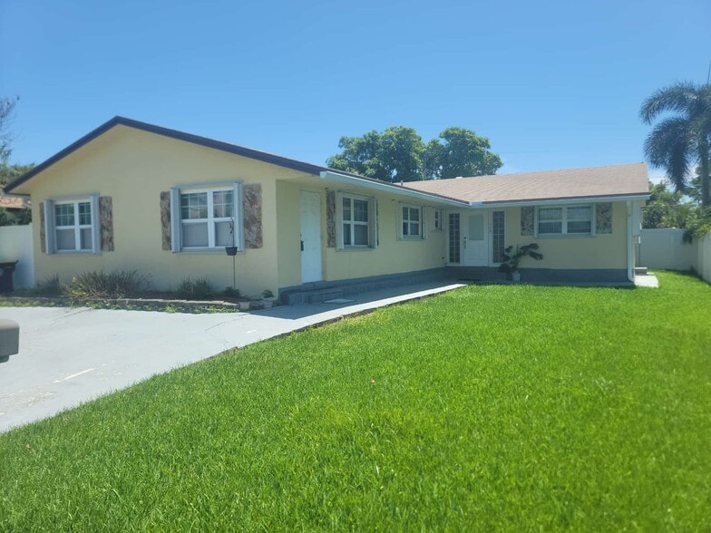 Primary Photo Of 138-140 NE 1st Ct, Dania Beach Specialty For Sale