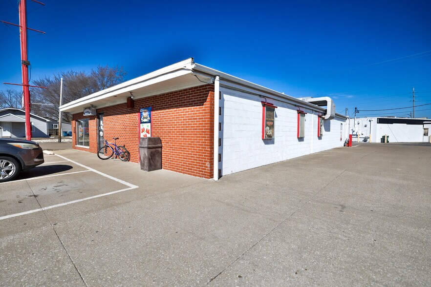 More Photos Of 1103 E Acton Ave, Wood River General Retail For Sale