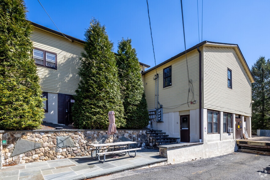 More Photos Of 1 Hollywood Ave, Ho-Ho-Kus Warehouse For Lease