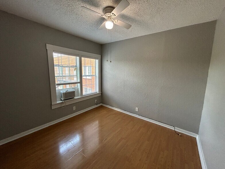 More Photos Of 1409 W Woodlawn Ave, San Antonio Apartments For Sale