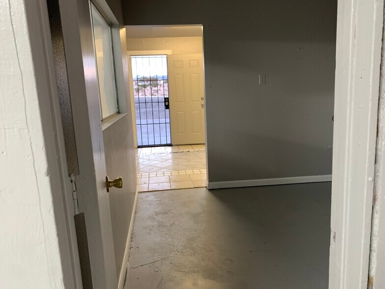 More Photos Of 2715 Highway 95, Bullhead City Self Storage For Lease