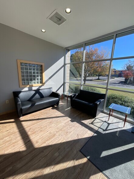 More Photos Of 939 S Stadium Rd, Columbia Office For Sale