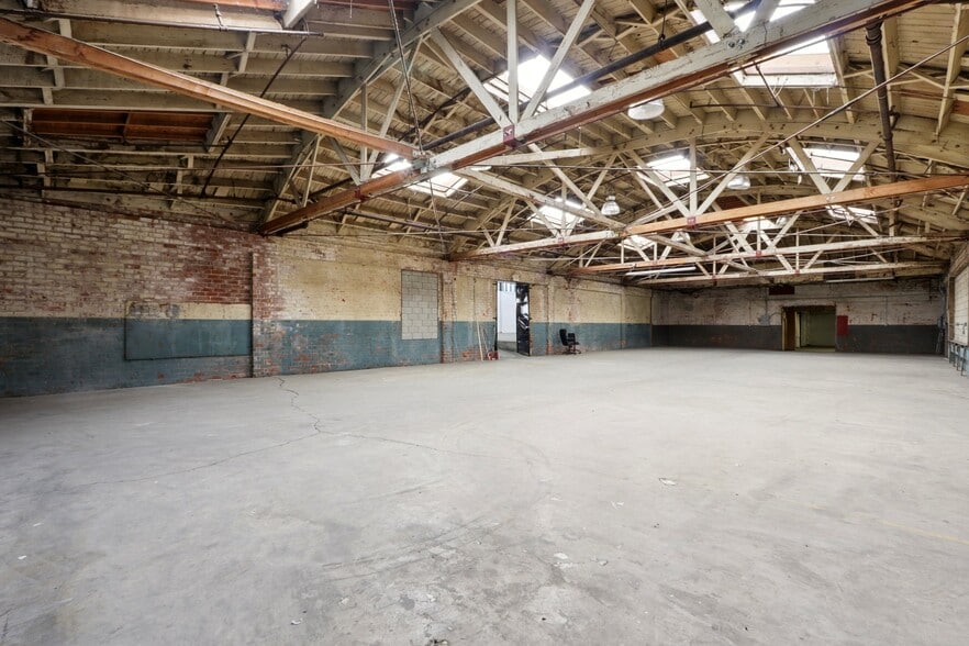 More Photos Of 6505 McKinley Ave, Los Angeles Manufacturing For Lease