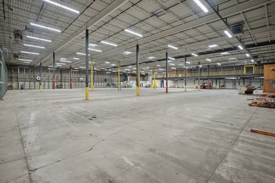 More Photos Of 200 Long Beach Blvd, Stratford Warehouse For Lease