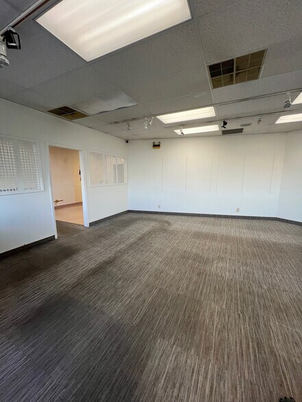 More Photos Of 528-550 Blue Lakes Blvd N, Twin Falls Freestanding For Lease