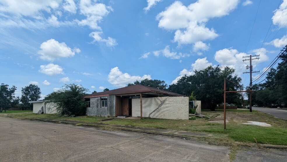 Primary Photo Of 3700 Doctors Dr, Port Arthur Office For Sale